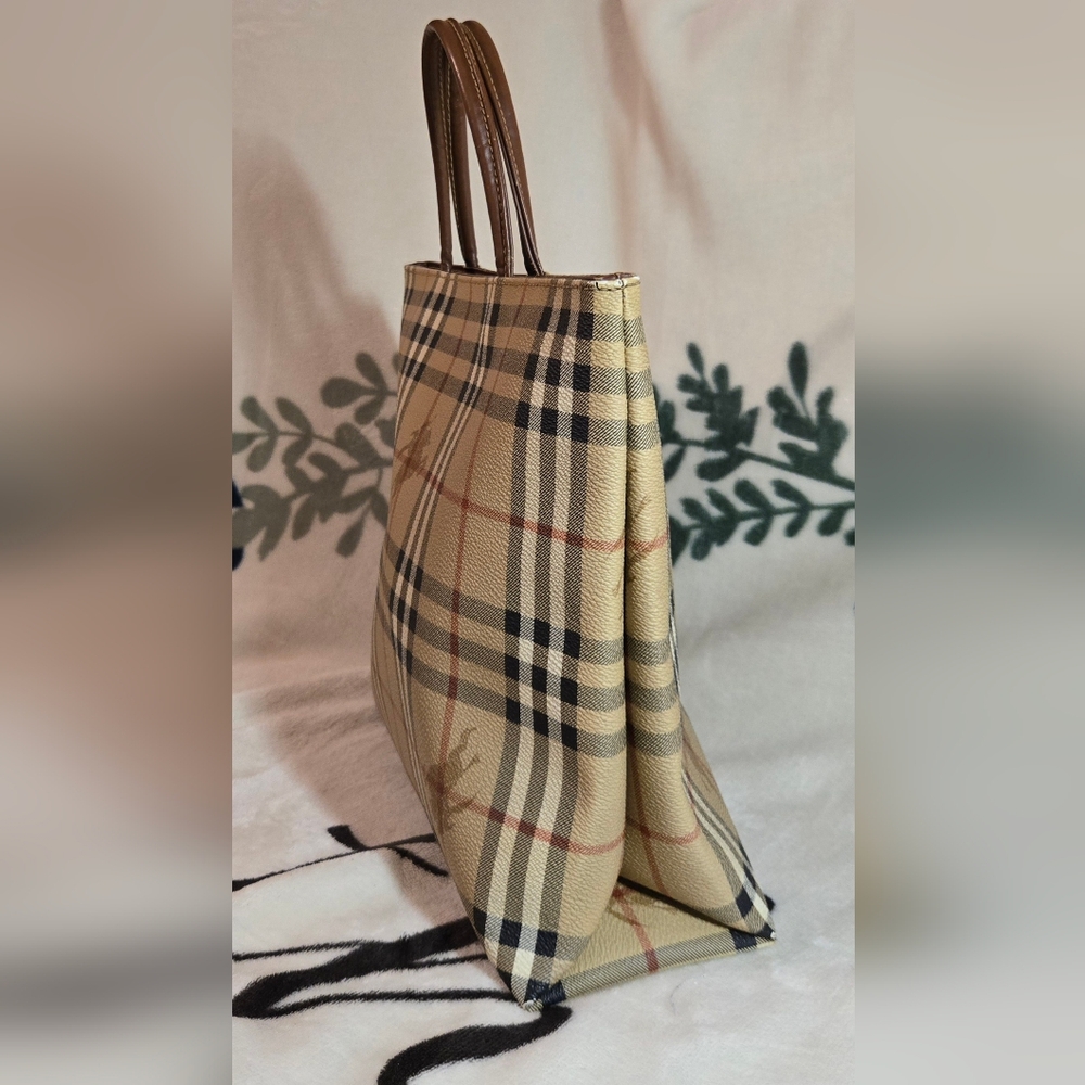 💯 Authentic Burberry Haymarket Check Pattern Tote - Picture 3 of 15